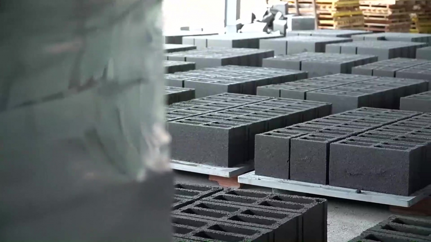 Mua máy ép gạch xi măng Long An - giải pháp tối ưu cho sản xuất